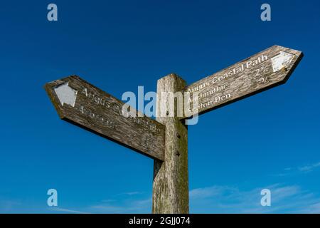 Panneau sur le chemin côtier Angus près de la ville d'Arbroath, Angus, Écosse Banque D'Images