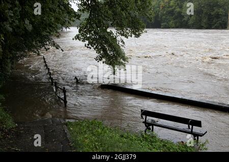 Durham, Royaume-Uni, septembre 2012. L'usure de la rivière a éclaté ses rives causant de graves inondations dans le centre de la ville de Durham. Banque D'Images