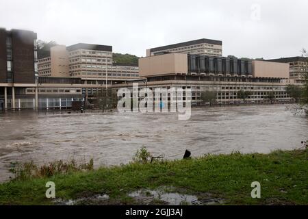 Durham, Royaume-Uni, septembre 2012. L'usure de la rivière a éclaté ses rives causant de graves inondations dans le centre de la ville de Durham. Banque D'Images