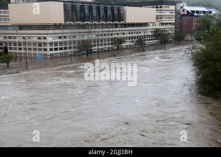 Durham, Royaume-Uni, septembre 2012. L'usure de la rivière a éclaté ses rives causant de graves inondations dans le centre de la ville de Durham. Banque D'Images