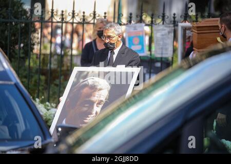 Paris, France, 10/09/2021, l'atmosphère pendant les funérailles de Jean-Paul Belmondo, qui ont eu lieu à l'église Saint-Germain-des-Prés à Paris, France, le 10 septembre 2021. Le célèbre acteur français Jean-Paul Belmondo est mort le lundi 6 septembre à 88 heures. Photo de Nasser Berzane/ABACAPRESS.COM Banque D'Images