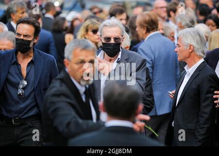 Paris, France, 10/09/2021, Anthony Delon, Alain Delon, Cyril Vigier quitte les funérailles de Jean-Paul Belmondo à l'église Saint-Germain-des-Prés à Paris, France, le 10 septembre 2021. Le célèbre acteur français Jean-Paul Belmondo est mort le lundi 6 septembre à 88 heures. Photo de Nasser Berzane/ABACAPRESS.COM Banque D'Images