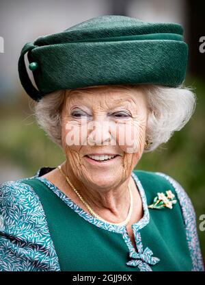 Rotterdam, Niederlande. 10 septembre 2021. La princesse Beatrix des pays-Bas dévoile la fenêtre paix et réconciliation dans l'église Laurens à Rotterdam, le 10 septembre 2021. Credit: Patrick van Katwijk/dpa/Alay Live News Banque D'Images