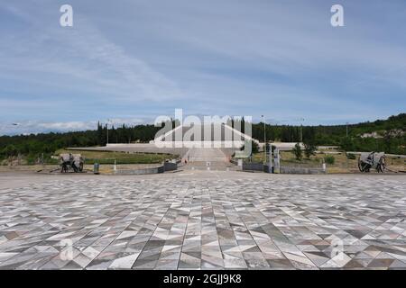 Redipuglia, Italie - 28 mai 2021 : sanctuaire militaire. Il contient les restes de plus de 100.000 soldats italiens tombés pendant la première Guerre mondiale. Banque D'Images