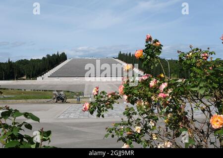 Redipuglia, Italie - 28 mai 2021 : sanctuaire militaire. Il contient les restes de plus de 100.000 soldats italiens tombés pendant la première Guerre mondiale. Banque D'Images