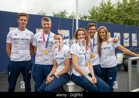 Southampton, Hampshire, Royaume-Uni. 10 septembre 2019. Chris Grube, Stuart Bithell. Ali Young, Eilidh McIntyre, Dylan Fletcher, Charlotte Dobson, l'équipe de voile britannique Tokyo 2020 étoiles, assistent au 52e salon nautique international de Southampton alors qu'il se déroule après avoir été malheureusement annulé l'année dernière en raison de Covid 19. Cette année, il y a plus de 300 bateaux à voir sur un port de plaisance spécialement construit avec tout, des planches à rames aux super yachts, il y a un bateau pour tout le monde avec des stands de commerce, des vêtements et tout le canotage. Crédit : Keith Larby/Alay Live News Banque D'Images