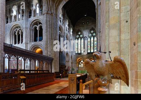 Intérieur de l'historique 12ème. Siècle Romsey Abbey Hampshire Angleterre Royaume-Uni Banque D'Images