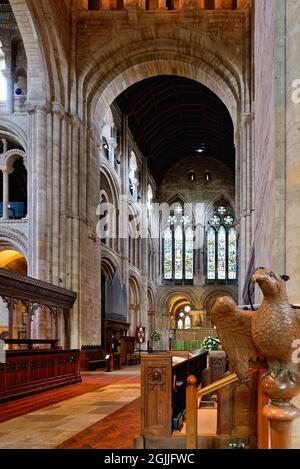 Intérieur de l'historique 12ème. Siècle Romsey Abbey Hampshire Angleterre Royaume-Uni Banque D'Images