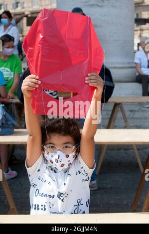 Rome, Italie. 10 septembre 2021. 10 septembre 2021 : la marionnette Amal, symbole de tous les enfants réfugiés arrive sur la place Saint-Pierre au Vatican crédit: Agence de photo indépendante/Alamy Live News Banque D'Images