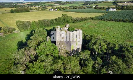 Une photographie aérienne des ruines du château de Kilcrea dans le comté de Cork en Irlande Banque D'Images