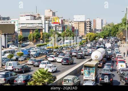 Trafic important sur l'autoroute Dora, Beyrouth, Liban Banque D'Images