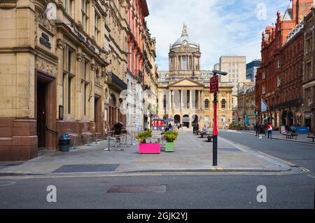 Castle Street à Liverpool, en direction de l'hôtel de ville Banque D'Images