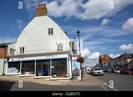 Aldeburgh, Suffolk, Angleterre, le 15 août 2021, Vue sur High Street Banque D'Images