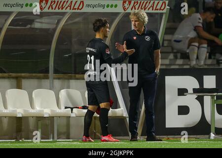 VELSEN-ZUID, PAYS-BAS - SEPTEMBRE 10 : Bradly van Hoeven du FC Almere City FC, entraîneur-chef Gertjan Verbeek du FC Almere City FC lors du match néerlandais de Keukenkampidivisioenie entre Telstar et Almere City au stade Buko le 10 septembre 2021 à Velsen-Zuid, pays-Bas (photo de Hans van der Valk/Orange Pictures) Banque D'Images