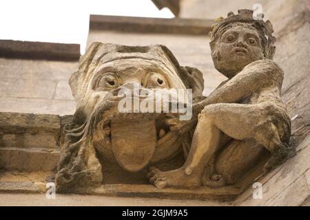 Gargouilles sculptées en pierre à l'extérieur du Magdalen College, Université d'Oxford, Oxford, Angleterre, Royaume-Uni Banque D'Images