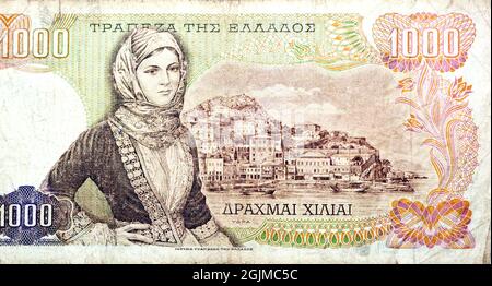 Revers de 1000 mille Drachmas Drachmai grec monnaie de billet de banque émis 1970 en Grèce présente une femme, fille en costume local et Hydra is Banque D'Images