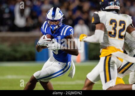 10 septembre 2021 : le grand receveur de Duke Blue Devils Darrell Harding Jr. (3) se présente sur le terrain pour la première fois contre les Aggies A&T de Caroline du Nord au deuxième trimestre de la rencontre de football de la NCAA au stade Wallace Wade à Durham, en Caroline du Nord. (Scott Kinser/Cal Sport Media) Banque D'Images