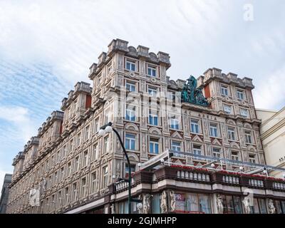 Prague, République tchèque - juillet 4 2021 : Palac Adria, un palais de style cubiste. Banque D'Images