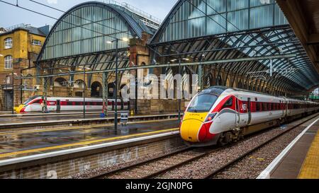 Trains London Kings Cross - LNER Azuma trains à Kings Cross de Londres - les trains Hitachi Azuma sont entrés en service sur la ligne principale de la côte est en 2019 Banque D'Images