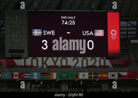 21 JUILLET 2021 - TOKYO, JAPON : le tableau de bord affiche le score du match du groupe G entre la Suède et les Etats-Unis au stade d de Tokyo Banque D'Images