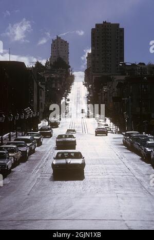 États-Unis San Francisco 1968. Jefferson aveny avec des bâtiments et des voitures dans la rue. Original KODACHROME. Crédit Roland Palm réf. 6-8-16 Banque D'Images