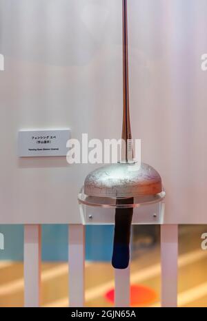 tokyo, japon - août 30 2021 : gros plan sur un épée ou une épée, une épée dueling utilisée dans la compétition d'escrime professionnelle par des tireurs exposés à l'olympique R. Banque D'Images
