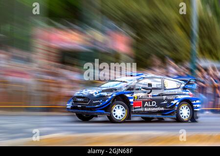 Voiture de course Ford Fiesta WRC lors de la première étape du Rallye Acropolis 2021, qui s'est tenu à Athènes, en Grèce, également appelé "le Rallye des dieux". Banque D'Images