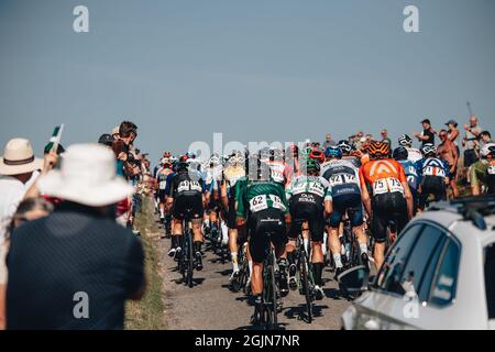 6 septembre 2021 ; Sherford à Exeter, Devon, Angleterre : le vol de Bell de la Grande-Bretagne, étape 2 Sherford à Exeter. Le peloton traverse Dartmoor. Banque D'Images