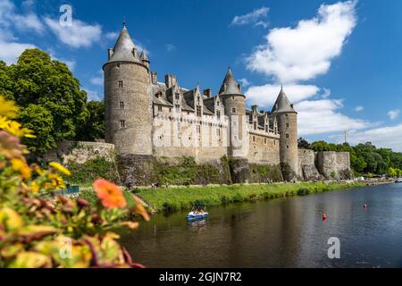 Schloss Josselin am Fluss Oust, Josselin, Bretagne, Frankreich | Château de Josselin et rivière Oust, Josselin, Bretagne, France Banque D'Images