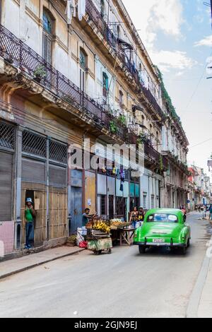 LA HAVANE, CUBA - 23 FÉVRIER 2016 : vue sur une rue de la vieille Havane Banque D'Images