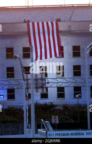 Washington DC, États-Unis. 11 septembre 2021. Vue du Pentagone comme des rideaux de sécurité le drapeau américain en souvenir du 20e anniversaire de 9/11 le 11 septembre 2021 à Washington, DC crédit: Mpi34/Media Punch/Alay Live News Banque D'Images