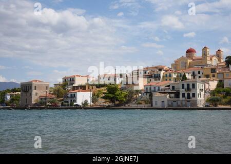 Paysage avec vue panoramique sur Galaxidi une ville pittoresque avec des maisons rurales colorées dans la partie sud de Phosis, Grèce. Banque D'Images