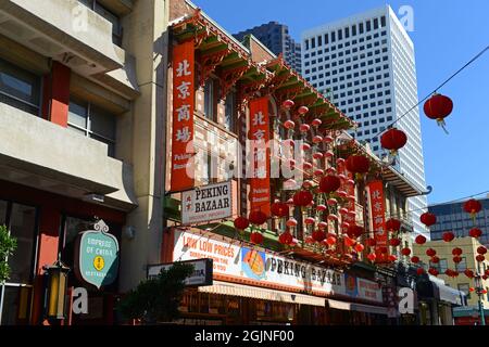 Peking Bazaar au 828 Grant Avenue près de Clay Street dans le quartier chinois historique de San Francisco, Californie, États-Unis. Banque D'Images