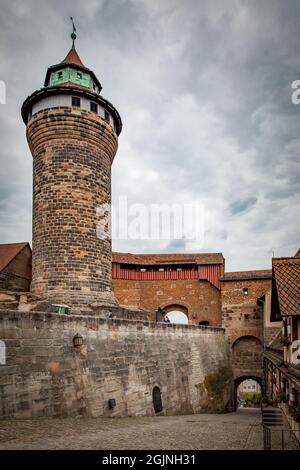 Tour Sinwell dans le château impérial de Nuremberg, Allemagne Banque D'Images