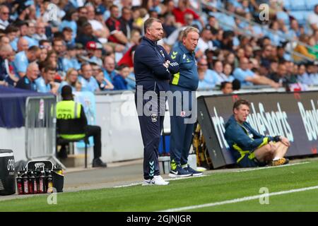 Coventry, Royaume-Uni. 11 septembre 2021. Les deux directeurs pendant la première moitié du match de championnat Sky Bet entre Coventry City et Middlesbrough à la Ricoh Arena, Coventry, le samedi 11 septembre 2021. (Credit: John Cripps | MI News) Credit: MI News & Sport /Alay Live News Banque D'Images