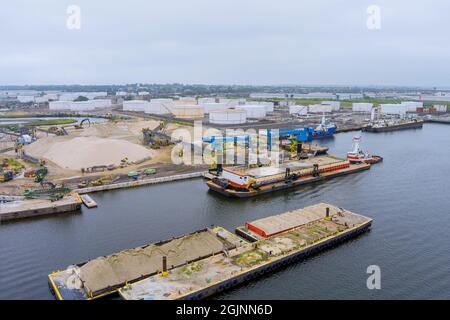 Industrie de la construction dans la zone de raffinerie du réservoir de stockage de pétrole et de gaz Banque D'Images