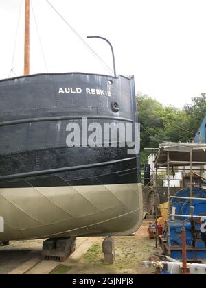 Auld Reekie sur la cale à Crinan Boatyard après une restauration considérable de sa carrosserie; un patrimoine Clyde Puffer, VIC 27. Banque D'Images