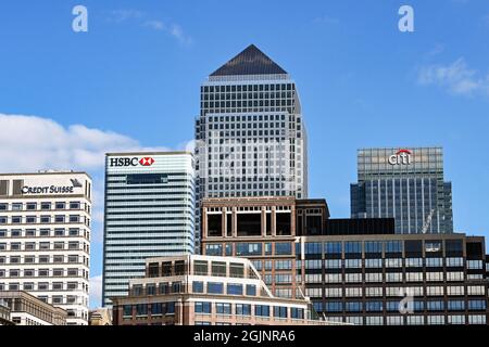 Londres, Angleterre - août 2021 : bureaux de sociétés financières dans des bâtiments gratte-ciel à Canary Wharf. Banque D'Images