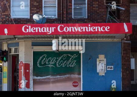 Sydney, Australie. Samedi 11 septembre 2021. Magasin de proximité Glenayr, Curlewis Street, Bondi. Les restrictions de Covid-19 sont prévues pour se soulager lundi pour les personnes qui, dans certaines parties de Sydney, sont entièrement vaccinées. Jusqu'à cinq personnes seront autorisées à se réunir à l'extérieur. Crédit : Paul Lovelace/Alamy Live News Banque D'Images