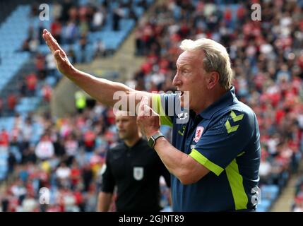 Neil Warnock, directeur de Middlesbrough, se met en mouvement sur la ligne de contact pendant le match du championnat Sky Bet à l'arène Coventry Building Society, à Coventry. Date de la photo: Samedi 11 septembre 2021. Banque D'Images