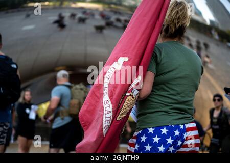 Chicago, États-Unis. 11 septembre 2021. Les anciens combattants et leurs familles se réunissent pour une promenade commémorative organisée par la Chicago Marines Foundation pour commémorer les treize membres du Service américain tués à l'aéroport de Kaboul le 26 août, le samedi 11 septembre 2021 à Chicago, il. (Photo de Christopher Dilts/Sipa USA) crédit: SIPA USA/Alay Live News Banque D'Images