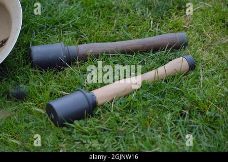 Le Stielhandgranate (allemand pour la "grenade à main tick") était une grenade allemande qui se distingue par sa poignée en bois. Banque D'Images