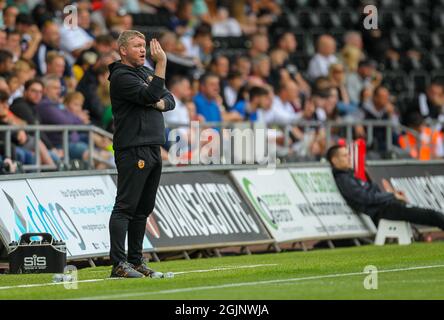 Swansea.com Stadium, Swansea, Royaume-Uni. 11 septembre 2021. EFL Championship football, Swansea versus Hull City; Grant McCann directeur de Hull City gestes à ses joueurs crédit: Action plus Sports/Alamy Live News Banque D'Images