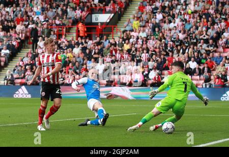 Sheffield, Angleterre, le 11 septembre 2021. Ben Osborn, de Sheffield Utd, marque le troisième but lors du match du championnat Sky Bet à Bramall Lane, Sheffield. Le crédit photo devrait se lire: Simon Bellis / Sportimage Banque D'Images