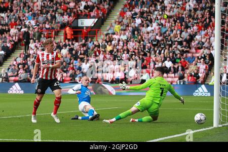 Sheffield, Angleterre, le 11 septembre 2021. Ben Osborn, de Sheffield Utd, marque le troisième but lors du match du championnat Sky Bet à Bramall Lane, Sheffield. Le crédit photo devrait se lire: Simon Bellis / Sportimage Banque D'Images