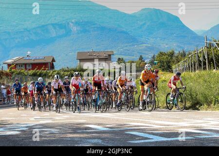 Trento, Trento, Italie, 11 septembre 2021, Le groupe en montée pendant les Championnats d'Europe de route de l'UEC - Elite Women Road Race - Street Cycling Banque D'Images