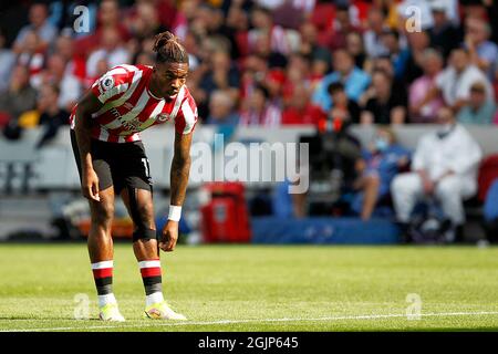 Londres, Royaume-Uni. 11 septembre 2021. Lors du match de la Premier League entre Brentford et Brighton et Hove Albion au stade communautaire de Brentford, Londres, Angleterre, le 11 septembre 2021. Photo de Carlton Myrie. Utilisation éditoriale uniquement, licence requise pour une utilisation commerciale. Aucune utilisation dans les Paris, les jeux ou les publications d'un seul club/ligue/joueur. Crédit : UK Sports pics Ltd/Alay Live News Banque D'Images