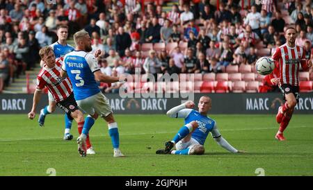 Sheffield, Angleterre, le 11 septembre 2021. Ben Osborn, de Sheffield Utd, marque le sixième but du match du championnat Sky Bet à Bramall Lane, Sheffield. Le crédit photo devrait se lire: Simon Bellis / Sportimage Banque D'Images