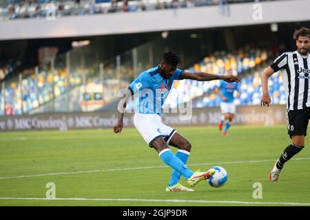 Naples, Campanie, Italie. 11 septembre 2021. Pendant le match de football italien Serie A SSC Napoli vs FC Juventus le 11 septembre 2021 au stade Diego Armando Maradona à Naples.in photo: Frank Anguissa (Credit image: © Fabio Sasso/ZUMA Press Wire) Banque D'Images