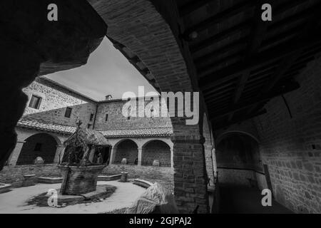 Assise, église de San Damiano. L'église de San Damiano, est l'endroit où Saint Clare est mort et où Saint François a trouvé la conversion. Banque D'Images